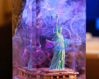 Statue of Liberty LED Night Light, Epoxy Resin Lamp, 3D Wood Base Table Lamp, Unique American Decor, Handmade Gift for Desk or Room