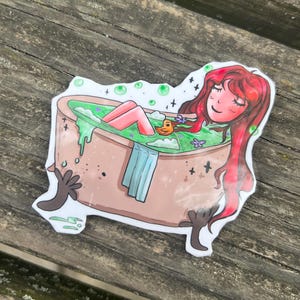 Adesivo per ragazza strega nella vasca da bagno - Capelli rossi lunghi / Vinile per il momento della spa / Magia del relax / Estetica carina per la scena del bagno / Adesivo per il momento della doccia / Adesivo