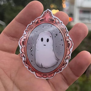 Adesivo fantasma in specchio dorato vintage / fantasma carino misterioso / arte estetica carina e inquietante / adesivo in vinile spettrale per Halloween / Aufkleber