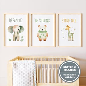 Zestaw ścienny Woodland Friends - plakaty z motywami pszczół, dinozaurów i ptaków z motywującymi przesłaniami do pokoju dziecięcego