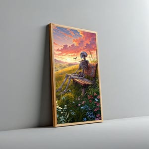 Puede incluir: Una impresión artística enmarcada representa un esqueleto relajándose en un banco de parque, sobre un vibrante paisaje de atardecer. La obra presenta un esqueleto detallado, un banco de madera y coloridas flores silvestres en primer plano.