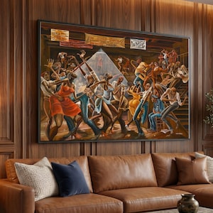 Op de afbeelding: Een ingelijst schilderij toont een levendige dansscène in een zwak verlichte club. Het kunstwerk toont talrijke figuren in beweging, met levendige kleuren en dynamische poses. Het schilderij hangt boven een bruine leren bank.