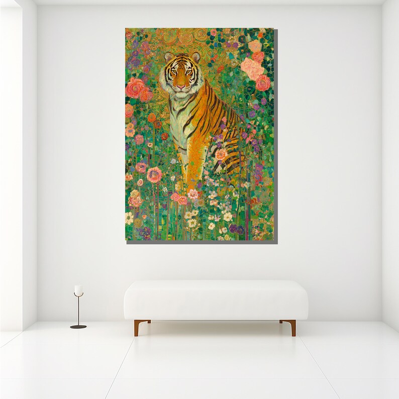 Pu&ograve; includere: Un dipinto vibrante di una tigre in mezzo a una colorata composizione floreale. La tigre, con strisce arancioni e nere, &egrave; il punto focale, circondata da fiori rosa, rossi e bianchi. L'opera d'arte ha uno stile dettagliato e artistico.