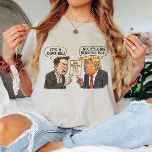 トランプ vs イーロン・マスク 薬物使用 - 面白い討論アート、大きな美しいビルのユーモア、男性にも女性にも喜ばれる風刺ギフトの政治ミームTシャツ