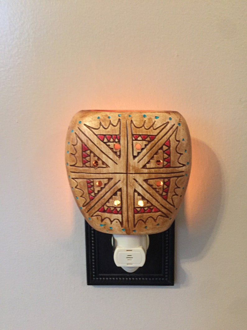 Southwestern nite light, Carved Rug Pattern ceramic nite light, Southwestern decor, Artistic night light, Native American Rug Pattern design Light Sensor fixture