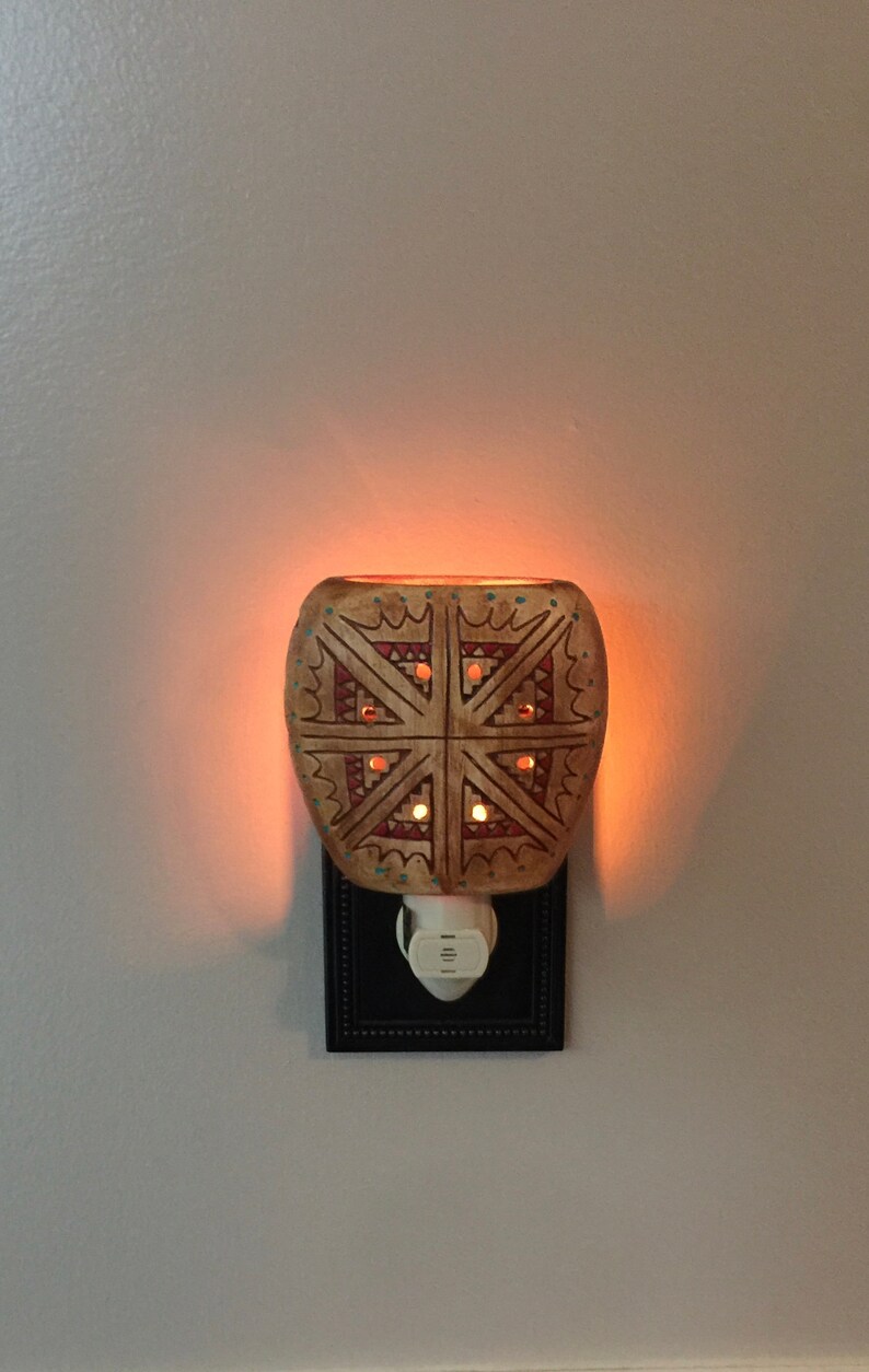 Southwestern nite light, Carved Rug Pattern ceramic nite light, Southwestern decor, Artistic night light, Native American Rug Pattern design afbeelding 5