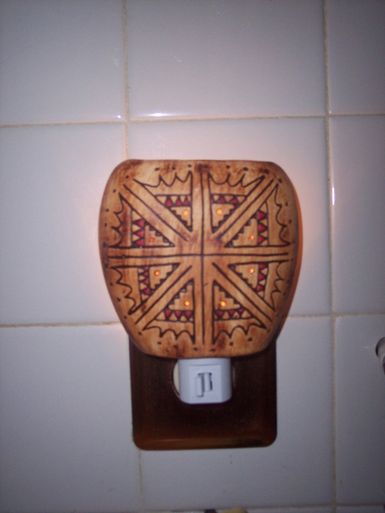 Southwestern nite light, Carved Rug Pattern ceramic nite light, Southwestern decor, Artistic night light, Native American Rug Pattern design Hand switch fixture