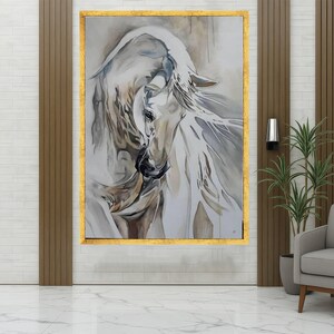 Elegante cuadro de un caballo blanco sobre lienzo, pintura equina abstracta, decoración moderna con arte animal, lienzo en tonos neutros, listo para colgar. imagen 2