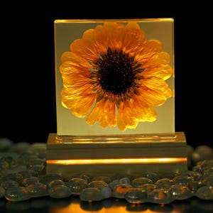 Handmade Sunflower Resin Lamp: LED Epoxy Night Light