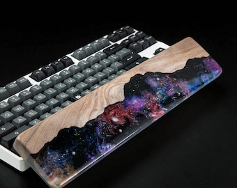 Handgemachte Handgelenkauflage Galaxy Resin: Ergonomische Kosmische Tastaturauflage,Handballenauflage aus Harz,Handgelenkauflage aus Holz,mechanische Tastatur