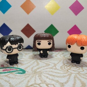 Funko Toys Harry Potter - Exclusivité Kinder Joy en édition limitée (Harry, Ron, Hermione), cartes-cadeaux imprimables - Figurine de collection Harry Potter
