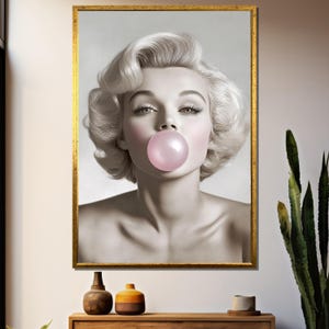 Marilyn Monroe Bubble Gum Canvas Painting – Iconic Retro Pop Art Portrait for Glamorous Gift and Modern Home Wall Decor