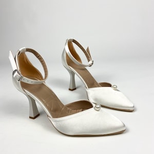 Handgemachte weiße Brautschuhe aus veganem Leder