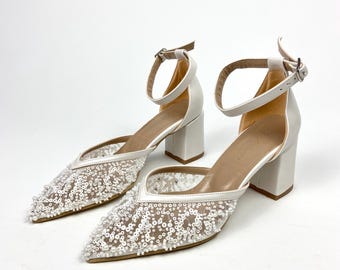 Scarpe da sposa con tacco a blocco color avorio: scarpe da sposa con cinturino alla caviglia e strass
