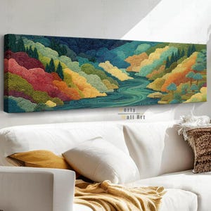Könnte beinhalten: Ein panoramisches, rechteckiges Wandbild auf Leinwand, das eine stilisierte Landschaft mit einem gewundenen Fluss zeigt, der durch Hügel fließt, die mit dichtem, strukturiertem Laub in tiefem Blau, Waldgrün, Goldgelb und Magenta bedeckt sind.