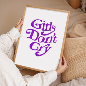 Dziewczyny nie płaczą wydruk ścienny | Plakat z typografią retro | Dekoracja pokoju w stylu kobiecym | Sztuka motywacyjna Preppy | Wydruk ścienny do sypialni w akademiku