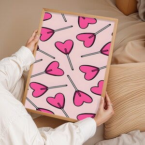 Arte de pared con piruleta de corazón / Póster de caramelo rosa tierno / Decoración de habitación femenina divertida / Impresión estética del día de San Valentín / Ilustración de amor dulce