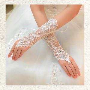 Lace Bridal Gloves with Rhinestones: Elegant Wedding Accessories