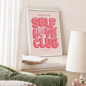 Sztuka ścienna Self Love Club | Motywujący różowy estetyczny wydruk | Plakat z pozytywną afirmacją | Uroczy wystrój w stylu retro | Pomysł na kobiecy prezent