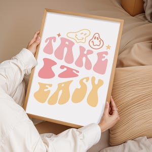 Impresión retro "Tómalo con calma" / Arte mural con estética moderna / Póster tipográfico estilo años 70 / Decoración divertida y relajante / Impresión para el hogar con vibras positivas