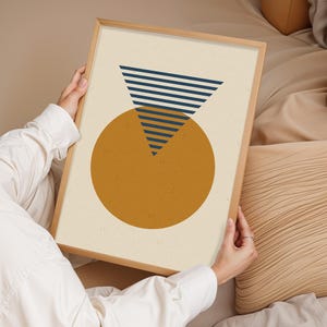 Arte de pared geométrico minimalista / Impresión abstracta moderna de mediados de siglo / Póster triangular en amarillo mostaza y azul marino / Decoración del hogar bohemia japonesa
