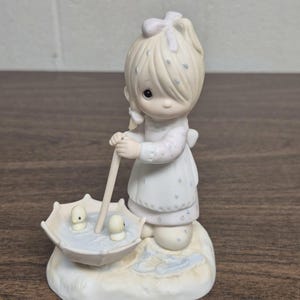 Precious Moments &quot;Let Love Reign&quot; Limited Edition Figurine