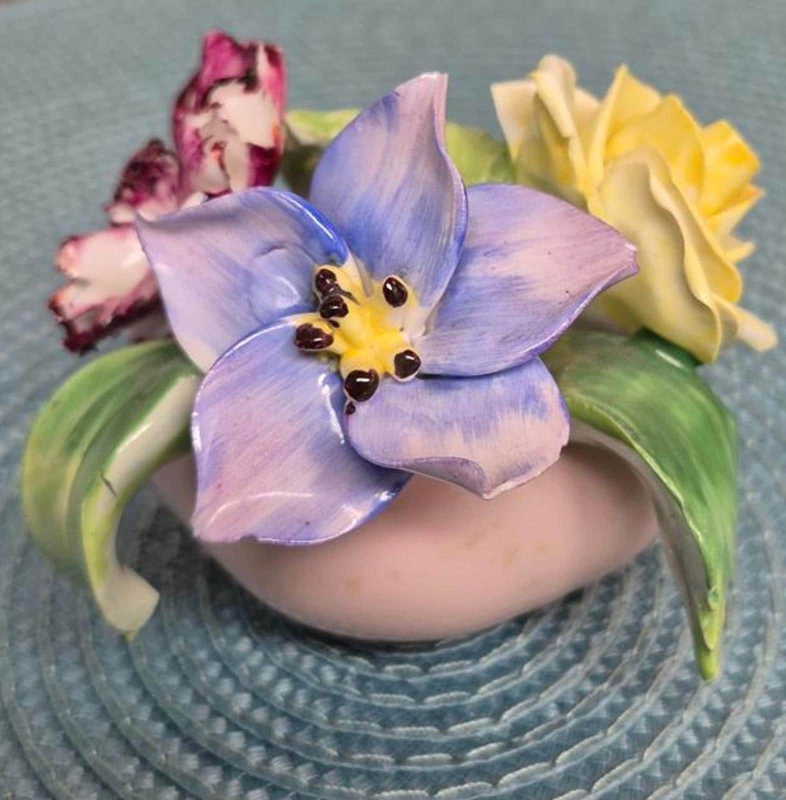 ボーンチャイナ　花　置物　5点 ボーンチャイナ花置物5点