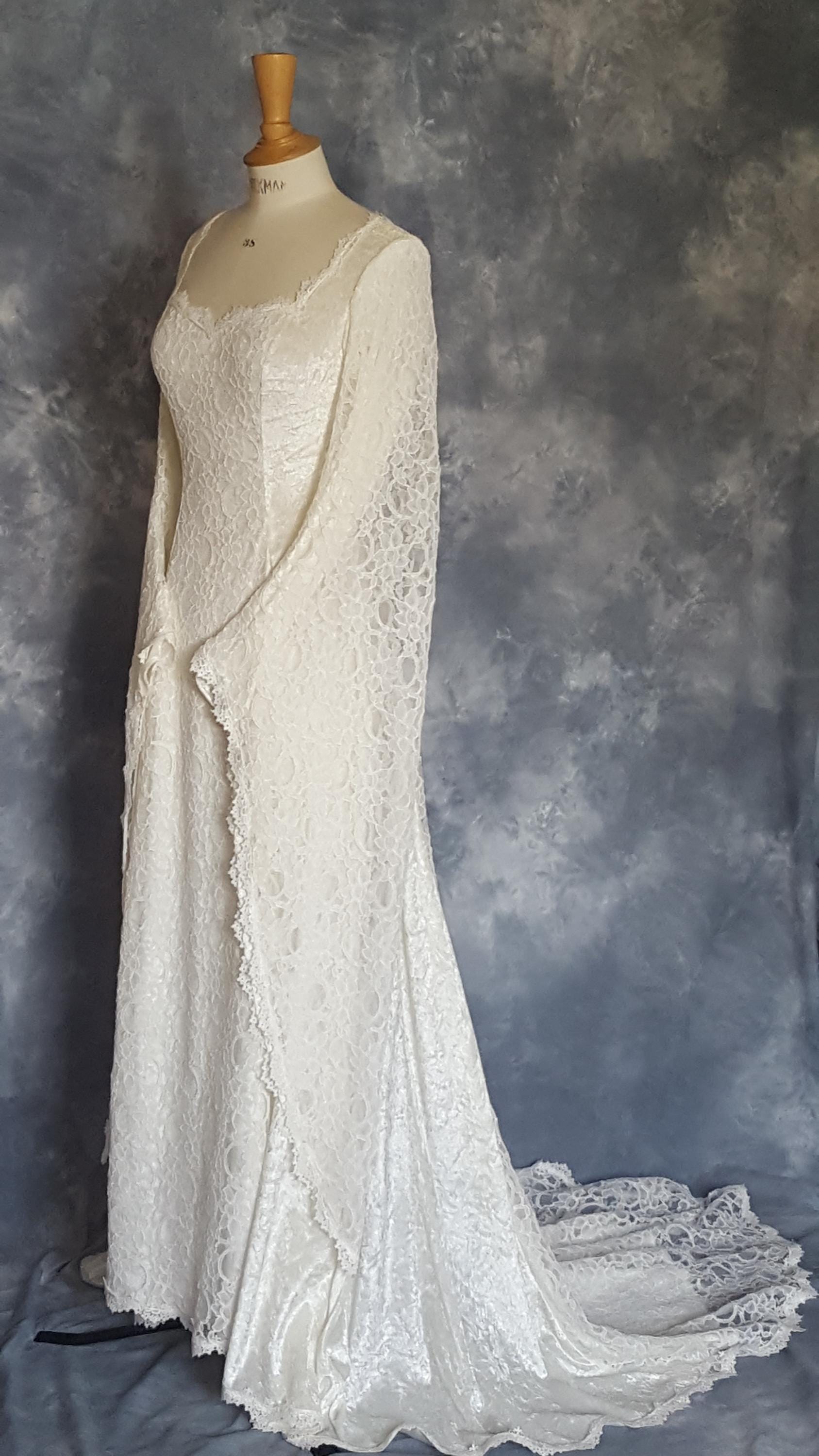 Elvish Wedding Dress Medieval Hand Fasting Gown Robe Elfique Pre Raphaelite Gown  Medieval Dress Renaissance Dress Iris