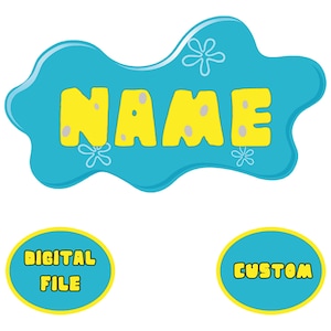 Op de afbeelding: Een cartoonachtig ontwerp met het woord "NAME" in gele, bubbelachtige letters met grijze accenten, tegen een blauwe, wolkvormige achtergrond. Twee kleinere, ovale ontwerpen eronder luiden "DIGITAL FILE" en "CUSTOM".