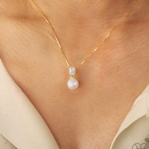 Minimalist Freshwater Pearl Necklace, Sterling Silver Bridal necklaces, Gold Bridal necklac Wedding Bridesmaid Gift Birthday Mothers Day