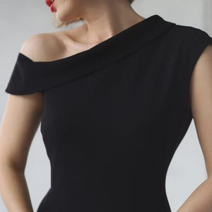 Vintage black asymmetric shoulder side split evening maxi dress M