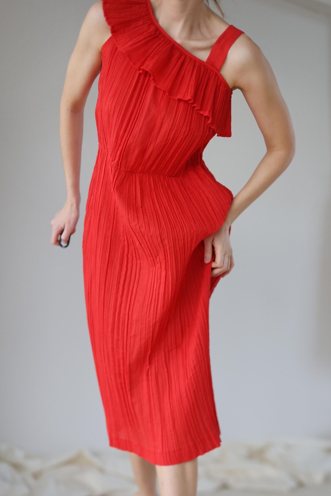 silver semi formal dresses Zapakasa Women Sparkly Silver Metallic Pleated Long Formal Dress with Slit  A-Line Spaghetti Straps Holiday Party Dress