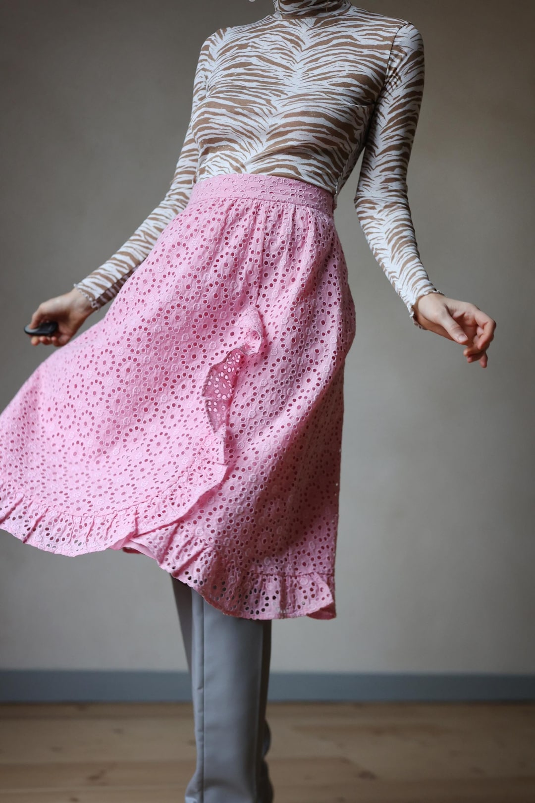 Blugirl blumarineフリル付き薄いピンクスカートとスカーフセット BLUMARINE Vintage Pink Cotton Eyelet Frilled Full Midi Skirt - Etsy