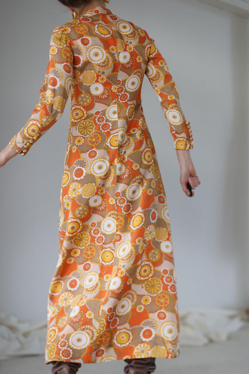 Vintage brown knit with statement floral patterns flower power size small xs