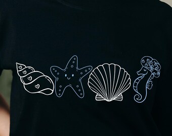Camiseta de verano con conchas marinas PNG, diseño de sublimación para amantes del océano, estética costera de playa, ambiente playero, diseño PNG de verano, estética de vida marina, playa PNG