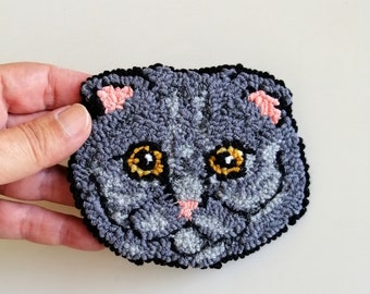 Punch Needle Scottish Fold Cat coaster , Hand Tufted Cat Face, Cute Cat Coaster, Gray Scottish Fold Cat fiber art