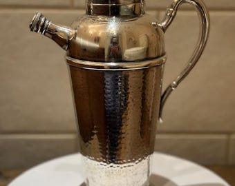 Pichet shaker à cocktail Art Déco en métal argenté, martelé à la main