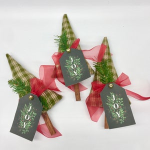 Primitive Christmas tree ornament | Tree Bowl filler | Fabric gift tag | Folk art tuck | Country Xmas Ornie | Rustic Farmhouse holiday decor