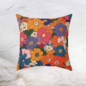 Vintage Blumenkissen, Dekokissen im Stil der 70er Jahre, quadratisches Akzentkissen, Couchkissen im Vintage-Stil
