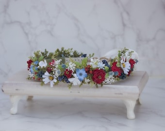 Wildflower Flower Crown, Patriotic Daisy Halo, Flower Girl Hair wreath, Meadow red White Blue Halo, Bright Floral Photo Prop, Americana RWB