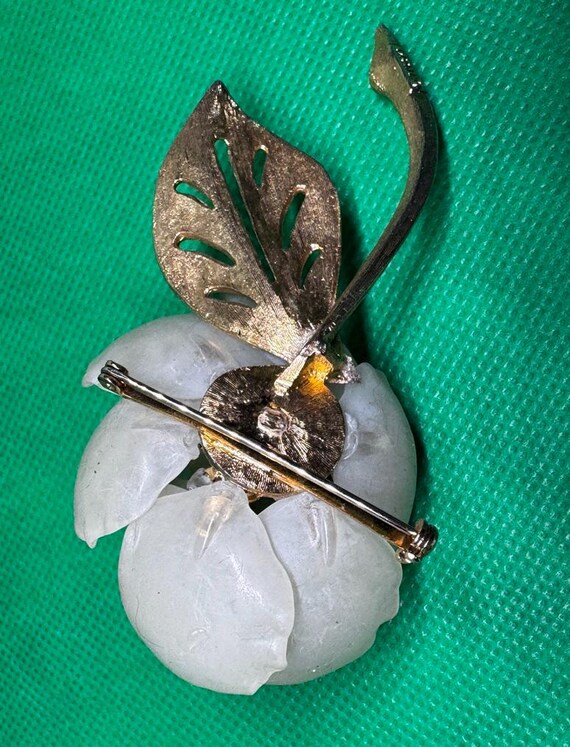 Broche de rosa blanca View 2