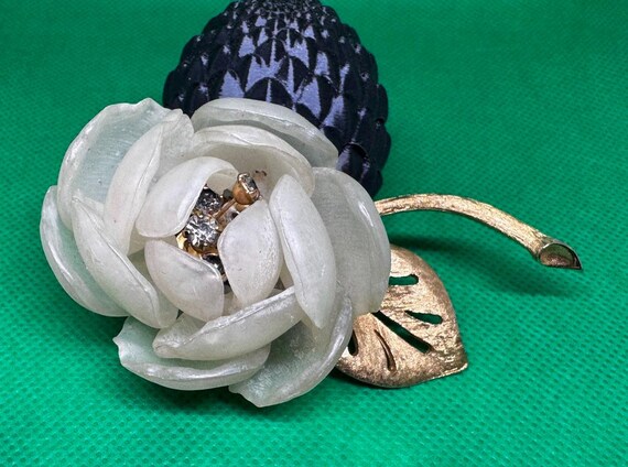 Broche de rosa blanca View 3