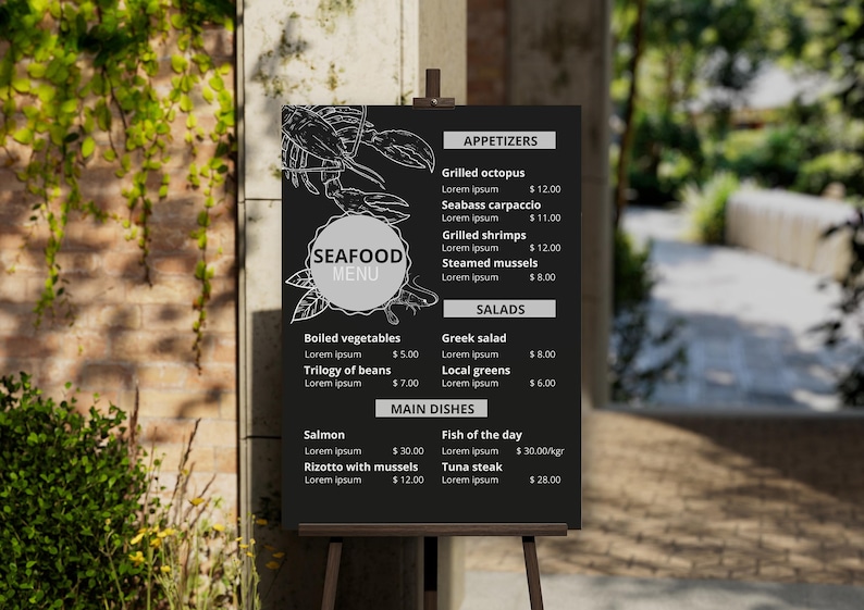 K&ouml;nnte beinhalten: Eine schwarze Tafel mit wei&szlig;er Schrift, die Meeresfr&uuml;chtegerichte und Preise auflistet. Die Speisekarte tr&auml;gt den Titel "Seafood Menu" und umfasst Vorspeisen, Salate und Hauptgerichte. Einige der aufgef&uuml;hrten Gerichte sind gegrillter Tintenfisch, Seehecht-Carpaccio, gegrillte Garnelen, ged&auml;mpfte Muscheln, gekochtes Gem&uuml;se, Bohnentrio, griechischer Salat, gr&uuml;nes Gem&uuml;se, Lachs, Fisch des Tages, Risotto mit Muscheln und Thunfischsteak.
