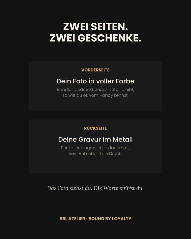 K&ouml;nnte beinhalten: Eine schwarze Infografik mit goldenem Text: ZWEI SEITEN. ZWEI GESCHENKE. Sie beschreibt zwei Seiten: VORDERSEITE mit vollfarbigem Fotodruck und R&Uuml;CKSEITE mit Lasergravur im Metall. Enth&auml;lt den Text BBL ATELIER BOUND BY LOYALTY.