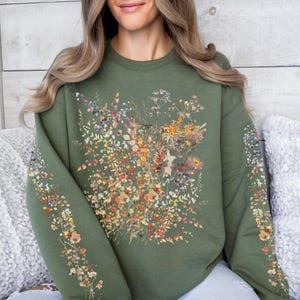 Wildflower Meadow Sweatshirt, Cottagecore Floral Design, Botanical Sleeve Front Pullover, Aesthetic Nature Lover Jumper, Elegant Garden Top