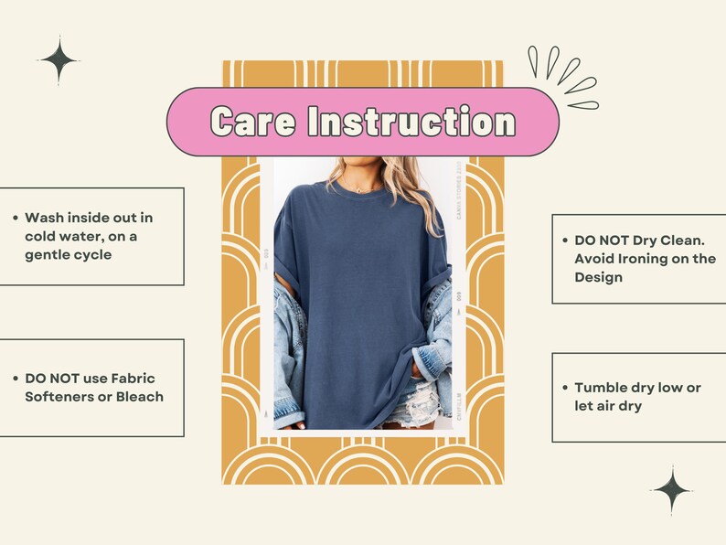 Peut inclure: Un t-shirt bleu avec des instructions d'entretien. Le texte de l'image indique de laver &agrave; l'envers &agrave; l'eau froide, cycle d&eacute;licat, ne pas nettoyer &agrave; sec, &eacute;viter le repassage et ne pas utiliser d'adoucissant ou d'eau de Javel.