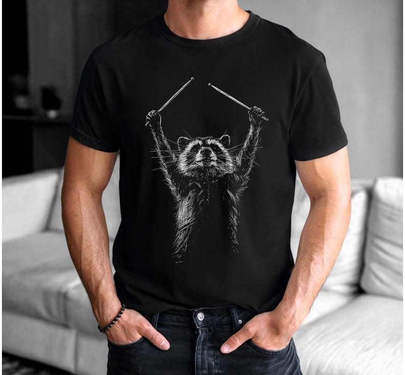 Camiseta con gráfico de mapache, regalo para ella o para él, camiseta de animal salvaje, camiseta para amantes de la música, camiseta de baterista, camiseta de concierto, camiseta de Trash Panda, camiseta de banda Black