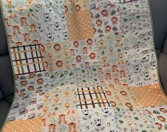 Safari friends crib baby quilt