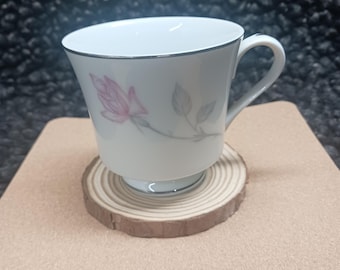 Kensington traditional footed cup