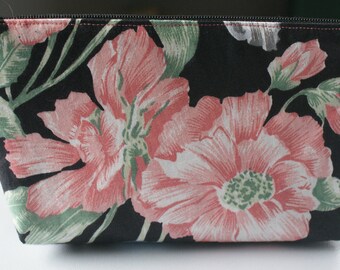 Floral Wristlet Clutch with Zipper Lined Floral Clutch Wedding Clutch Bridal Shower Gift Bridesmaids Gifts Clutches and Evening Bags Handbag